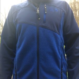 Men’s mountain hardware fleece jacket (small)